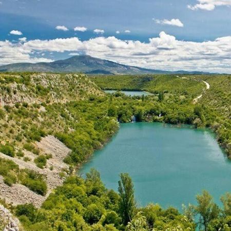 Bedroom For 1, In 100 Y Old Dalmatian House, Under Mountain, 14 Km To Np Krka, 35 Mins Drive To Beach Razvode Экстерьер фото